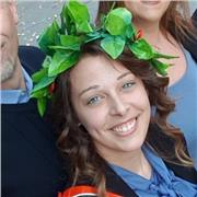 Studentessa laureanda in lingue, impartisce lezioni di lingue straniere (spagnolo, inglese) e aiuto compiti